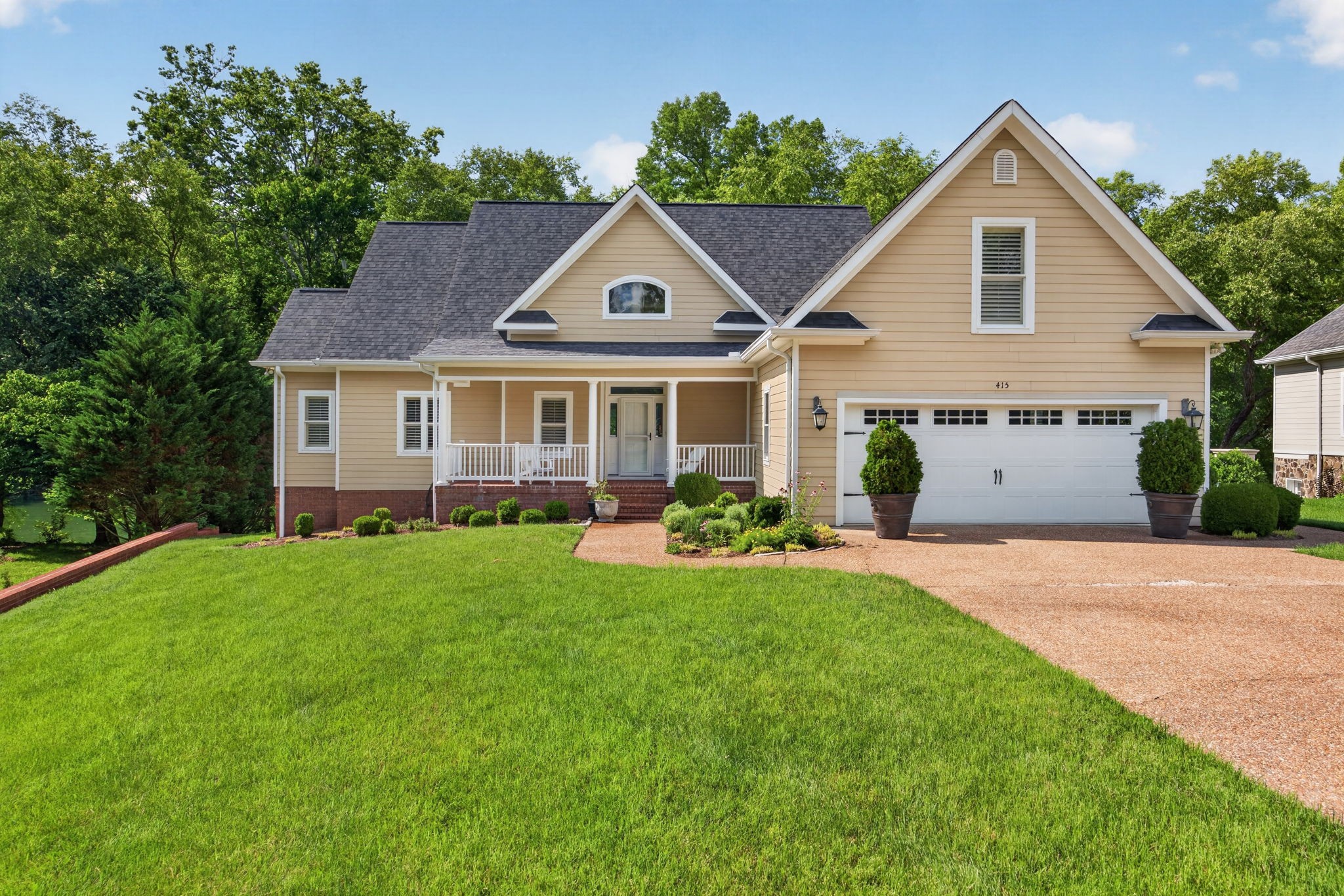415 River Oaks Dr Property Photo 1
