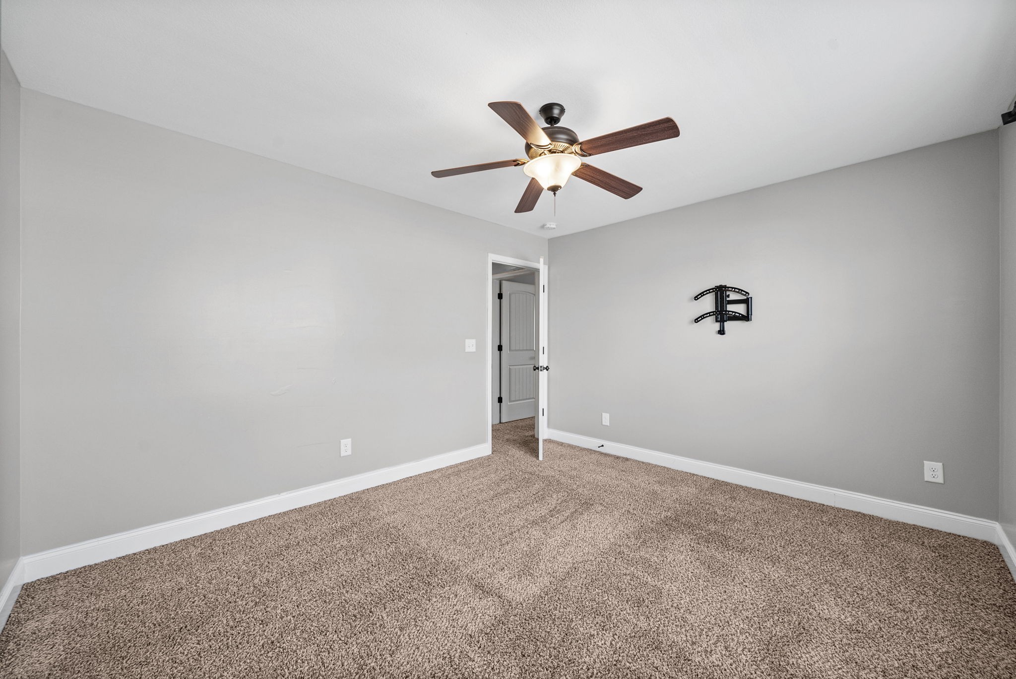525 Bowden Dr Property Photo 39