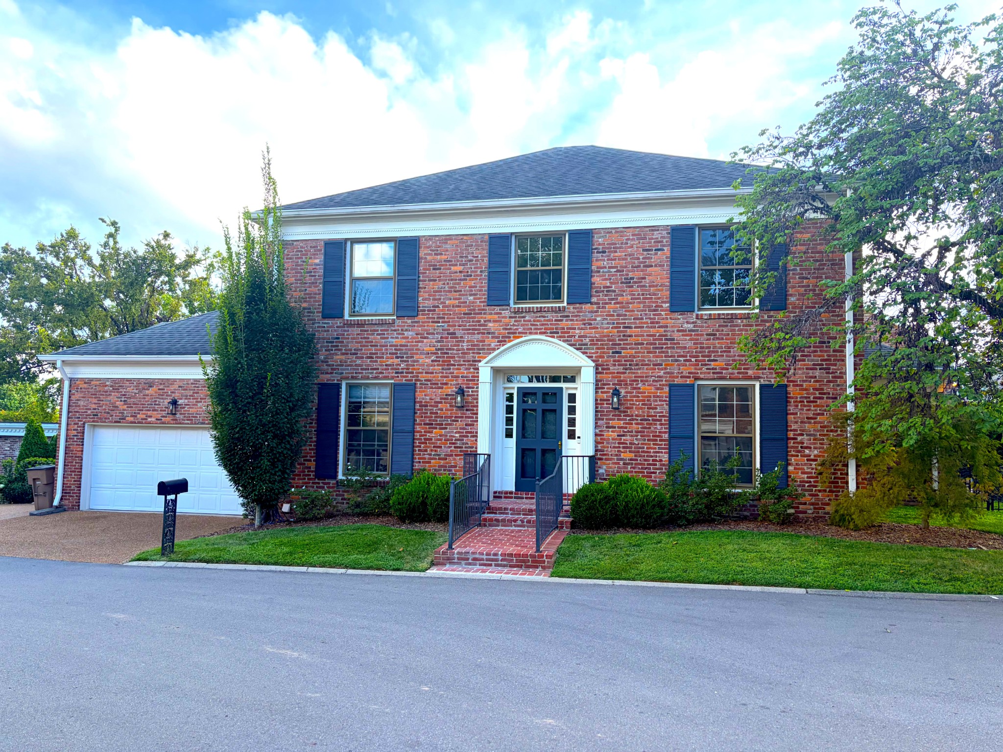 4114 Legend Hall Dr