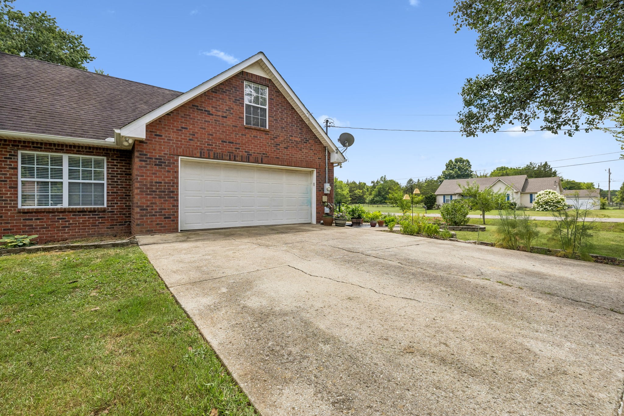 5633 Constantine Dr Property Photo 3