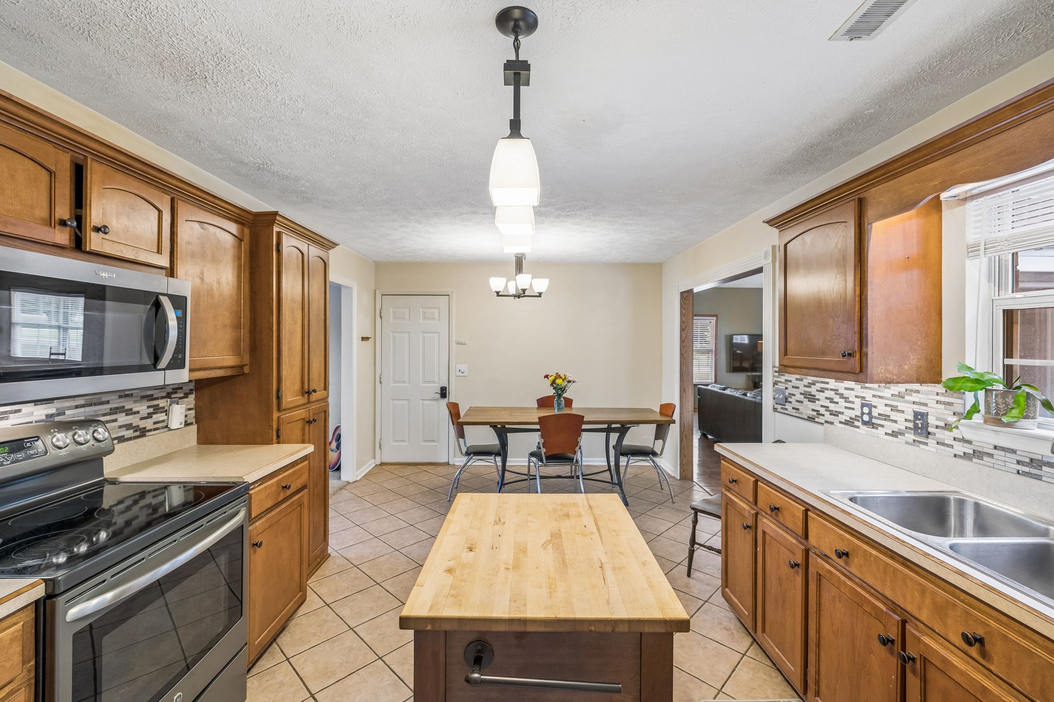 5633 Constantine Dr Property Photo 12