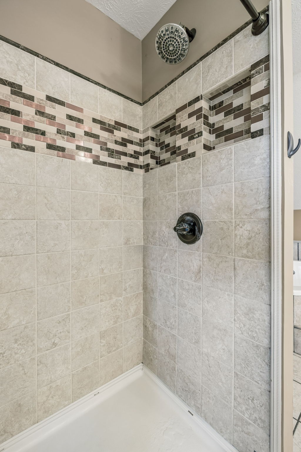 5633 Constantine Dr Property Photo 39