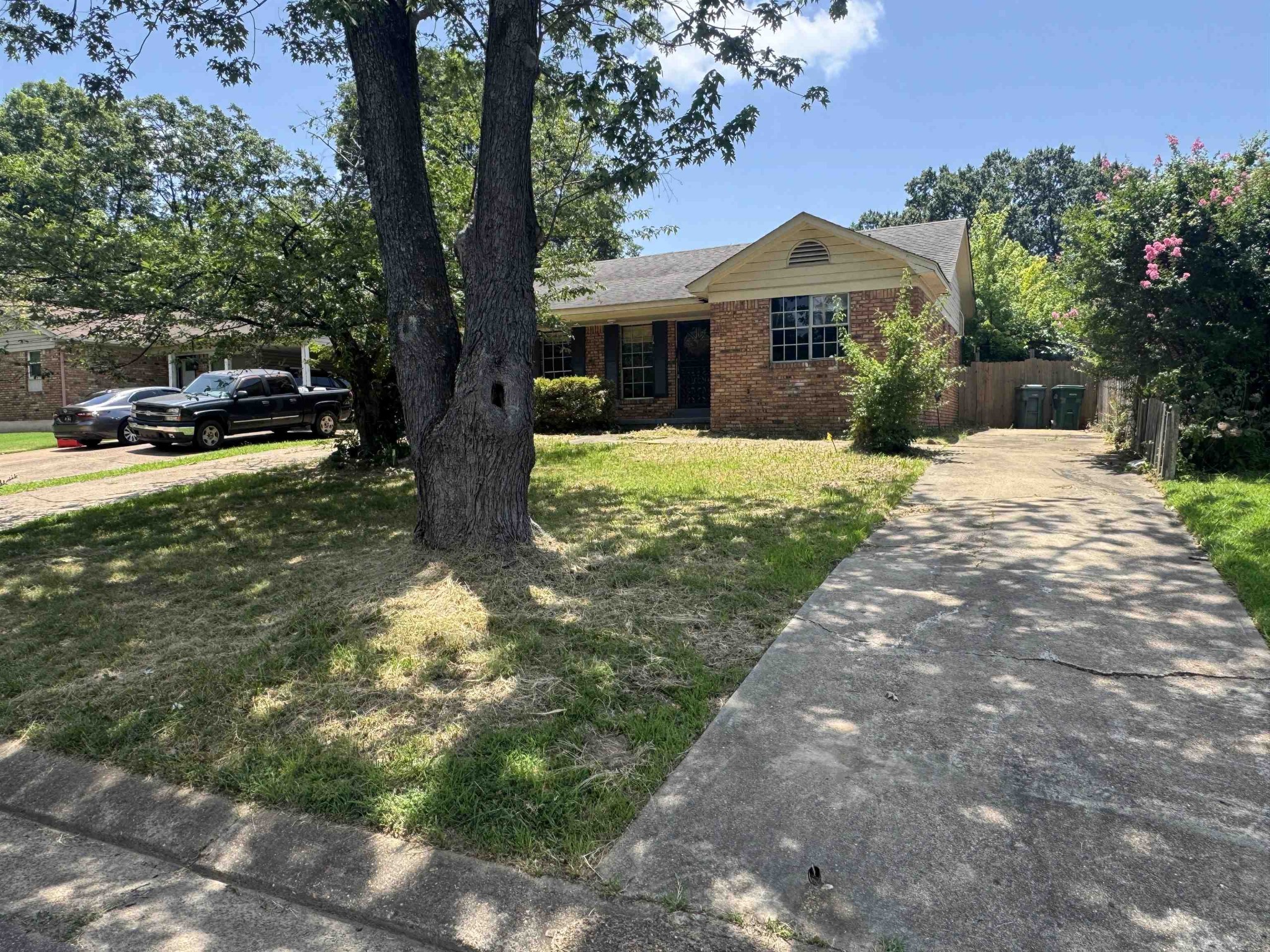 1841 Brookhaven Dr Property Photo 3