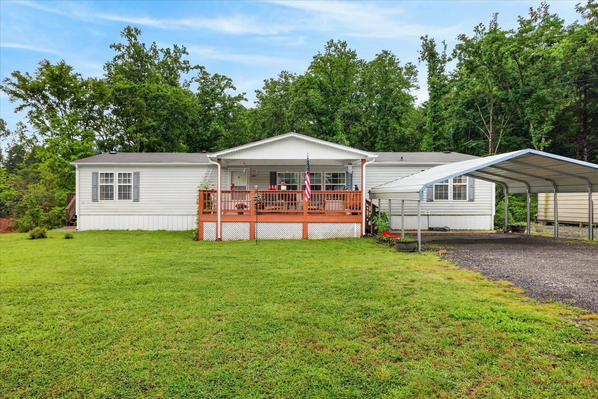 446 The Trace Property Photo 1