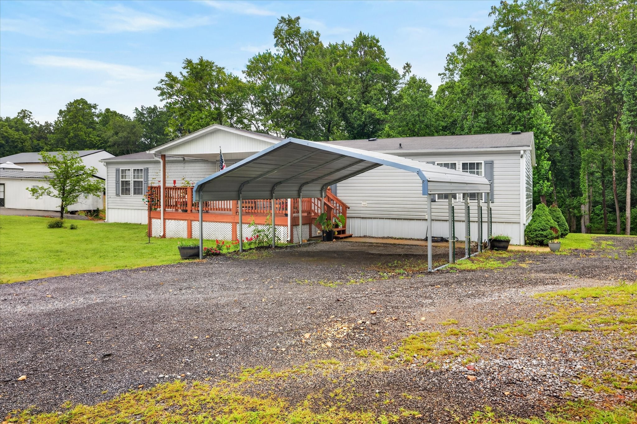 446 The Trace Property Photo 3