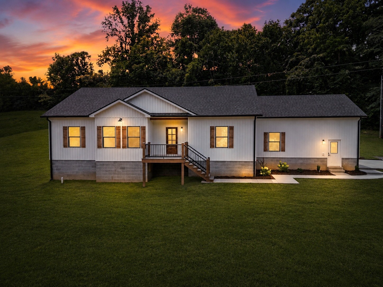 1299 Freeman Loop Property Photo 1