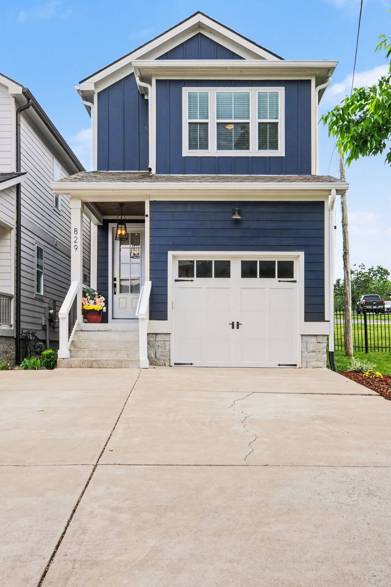 829 Watts Ln Property Photo 1