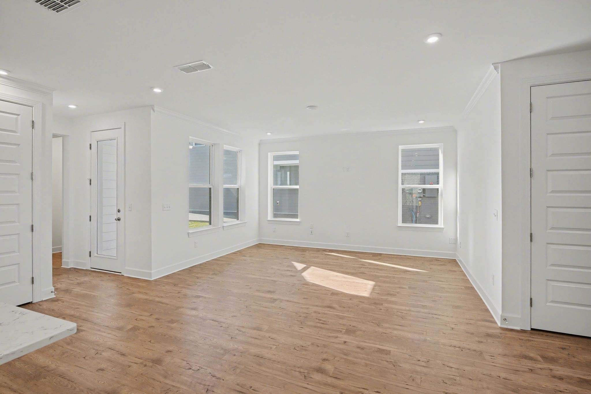 1212 Wallace Way Property Photo 10