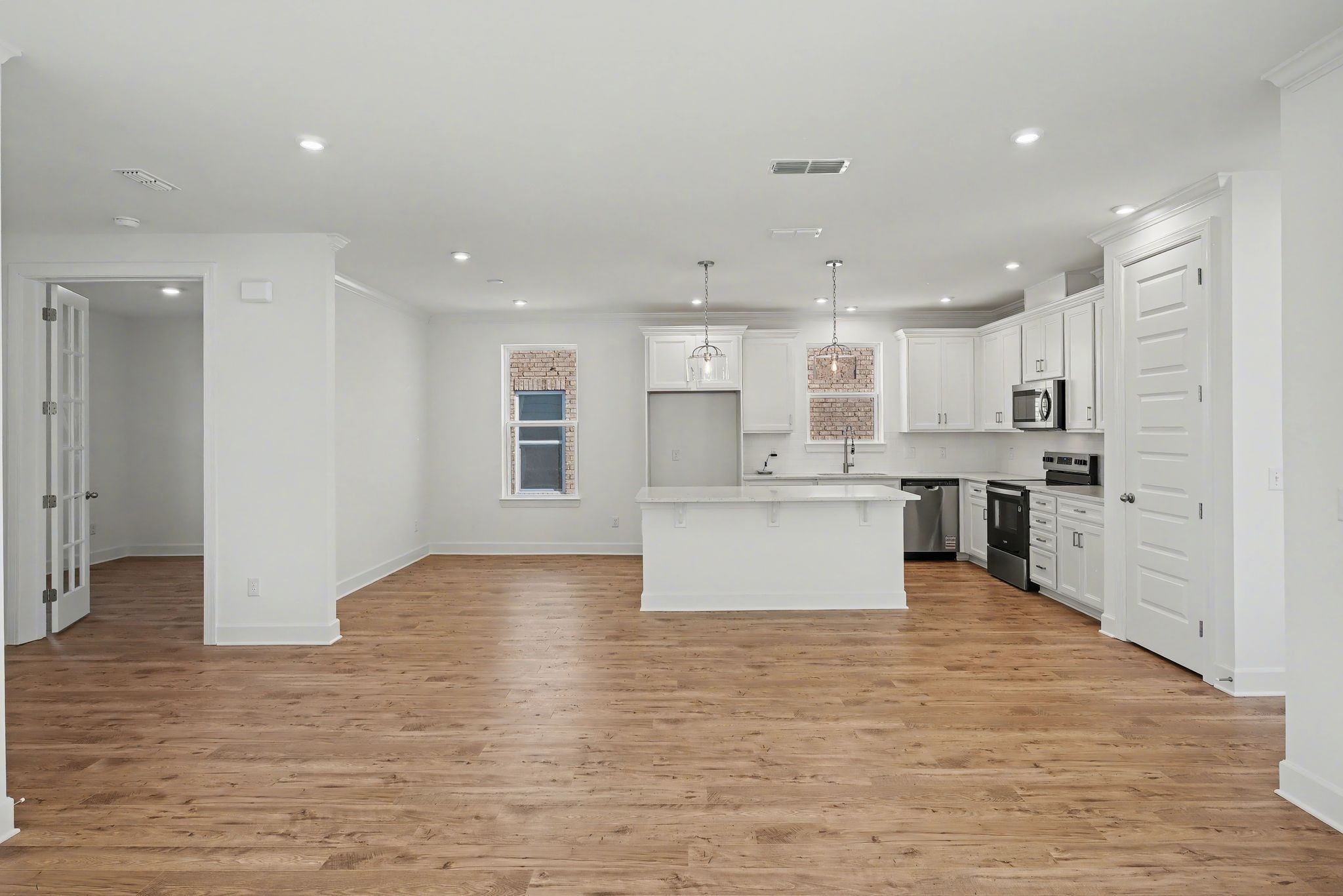 1212 Wallace Way Property Photo 11