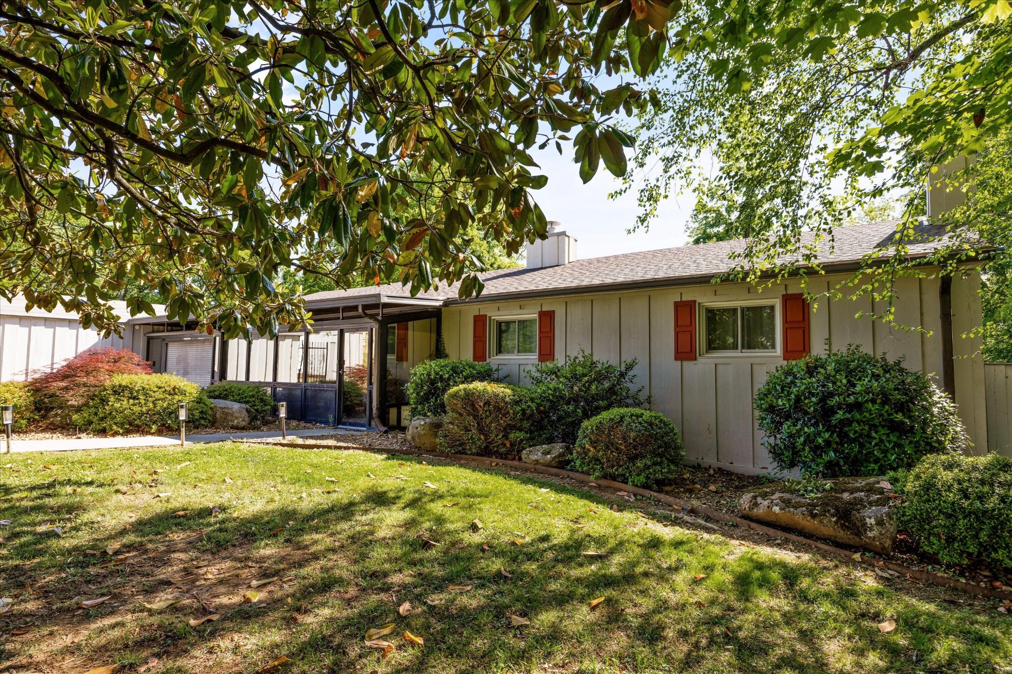 565 Hillcrest Circle