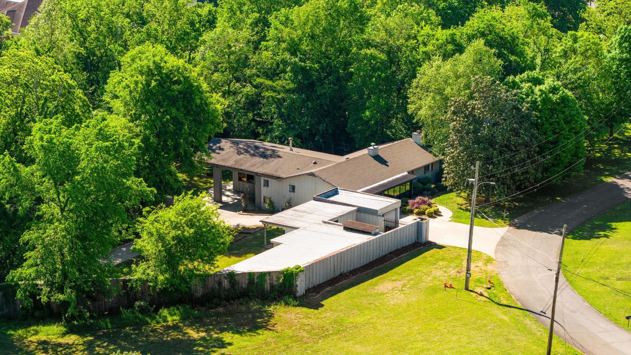 565 Hillcrest Circle