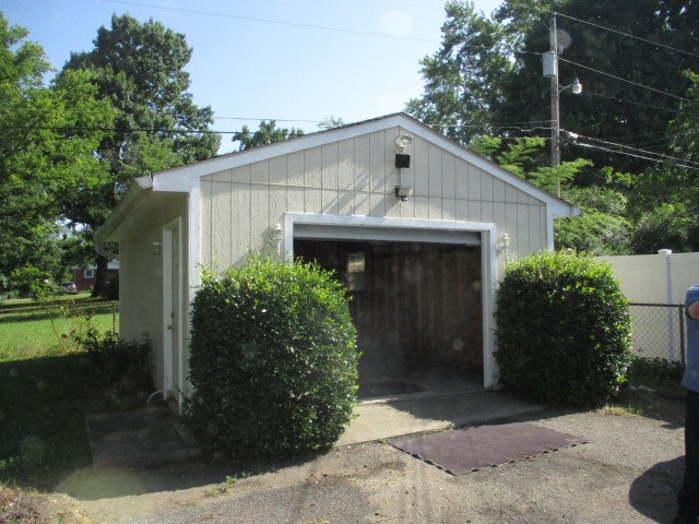 218 Glenn Ave Property Photo 2
