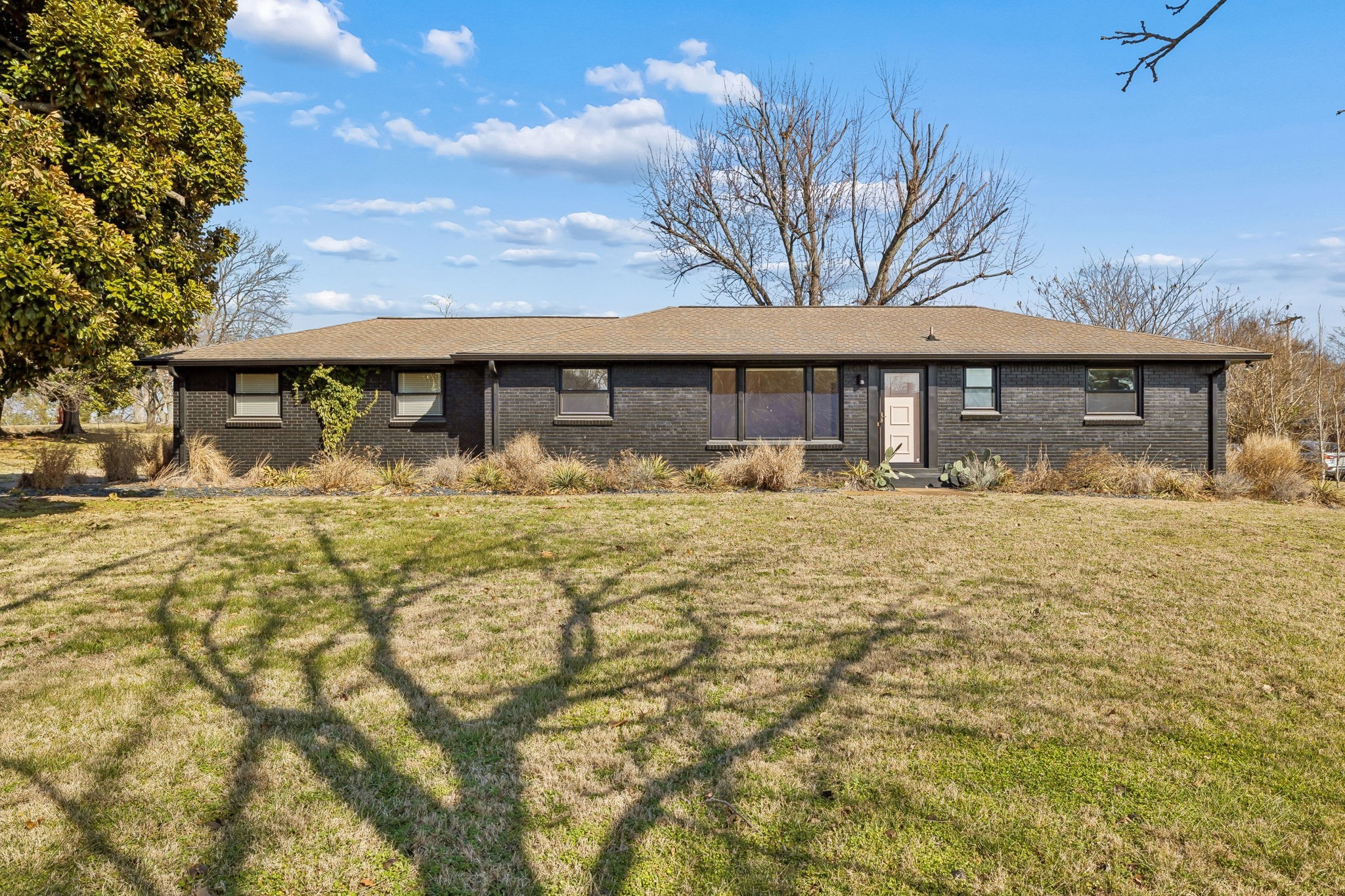 659 Devon Dr Property Photo 1
