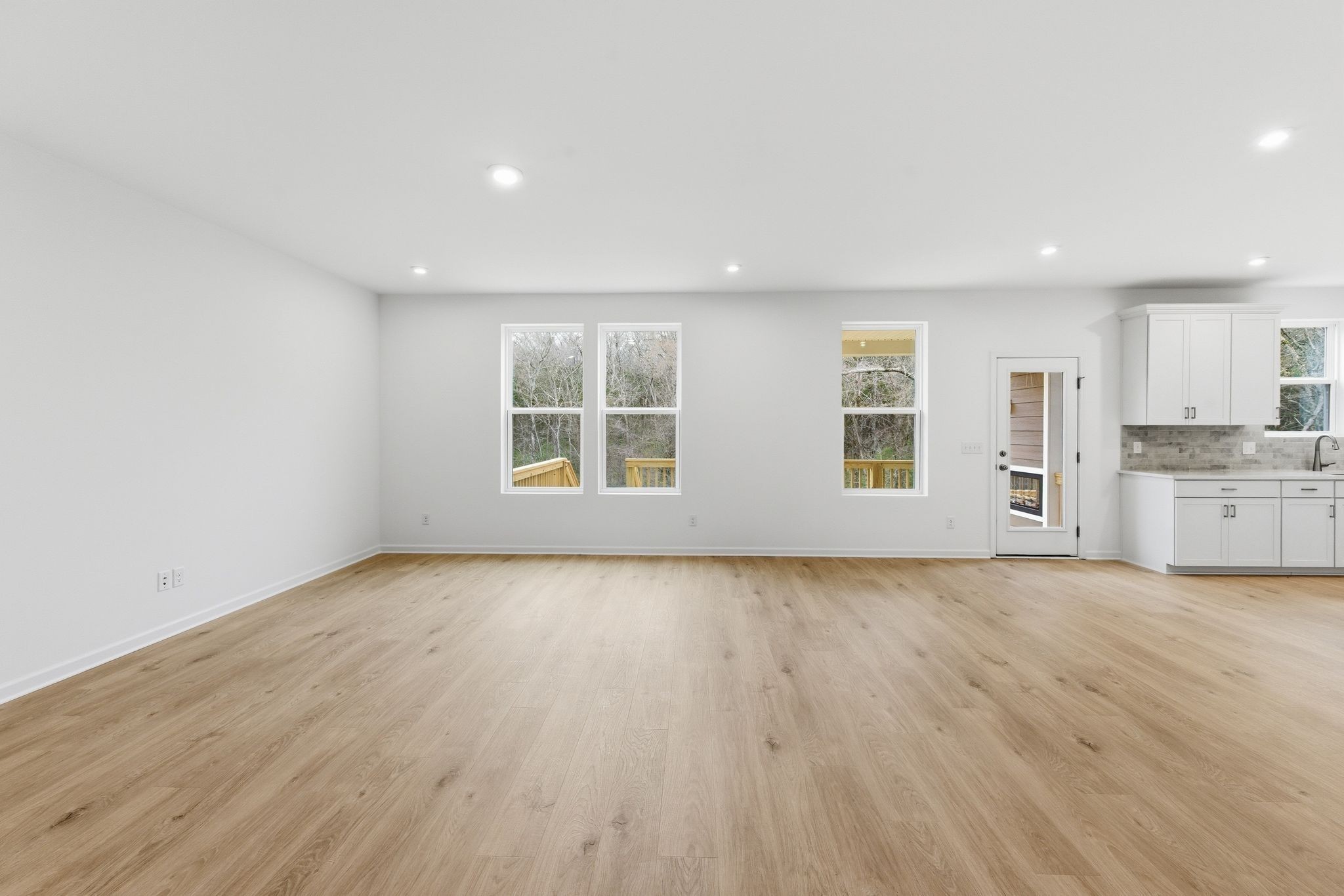 1231 Wallace Way Property Photo 5