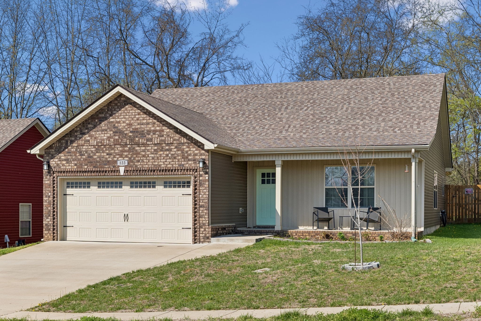 833 Lutz Ln Property Photo 1