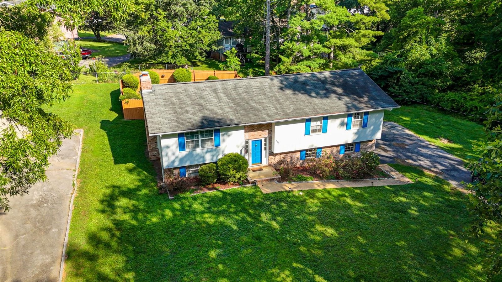 5911 Tyner Ln Property Photo 1