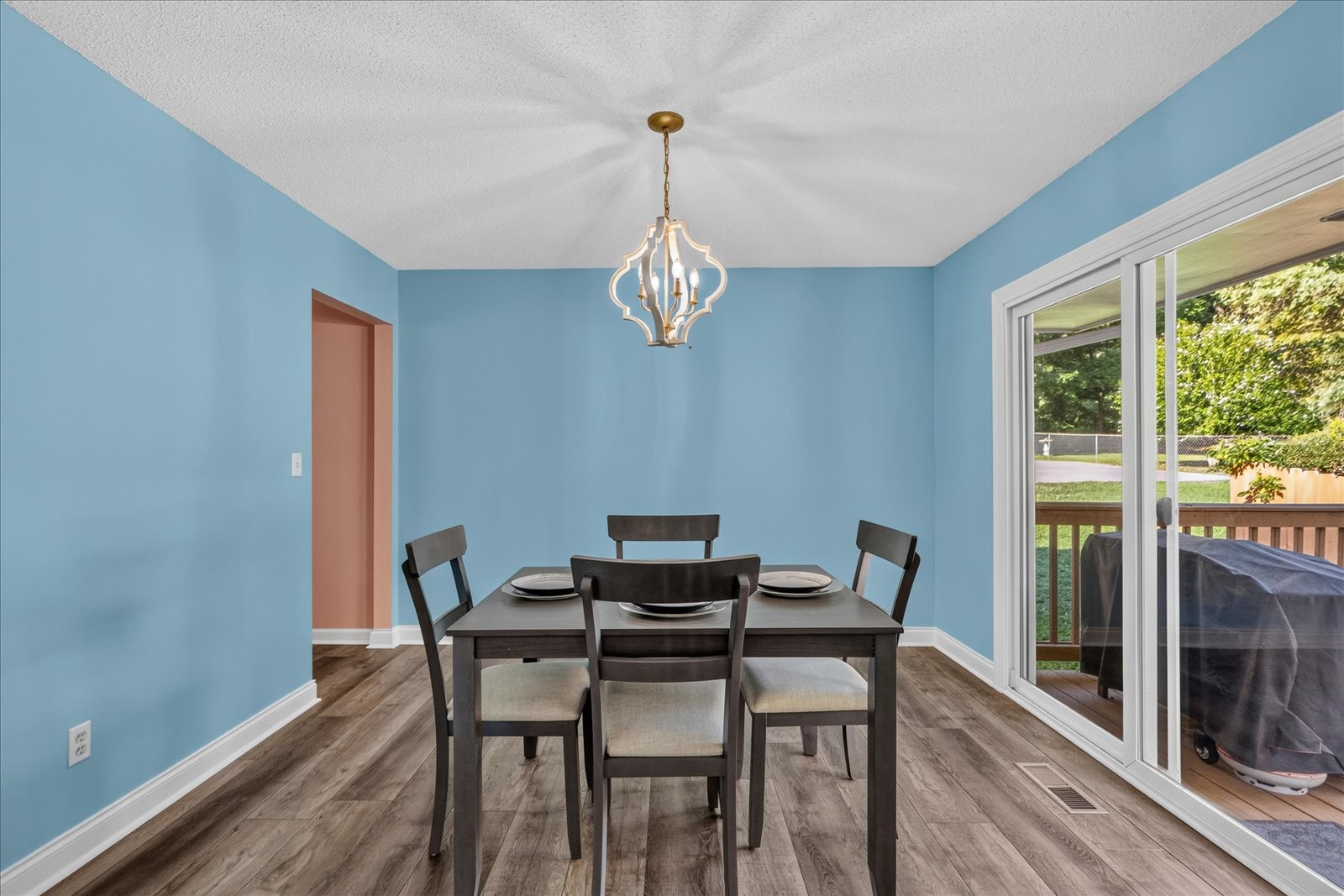 5911 Tyner Ln Property Photo 14
