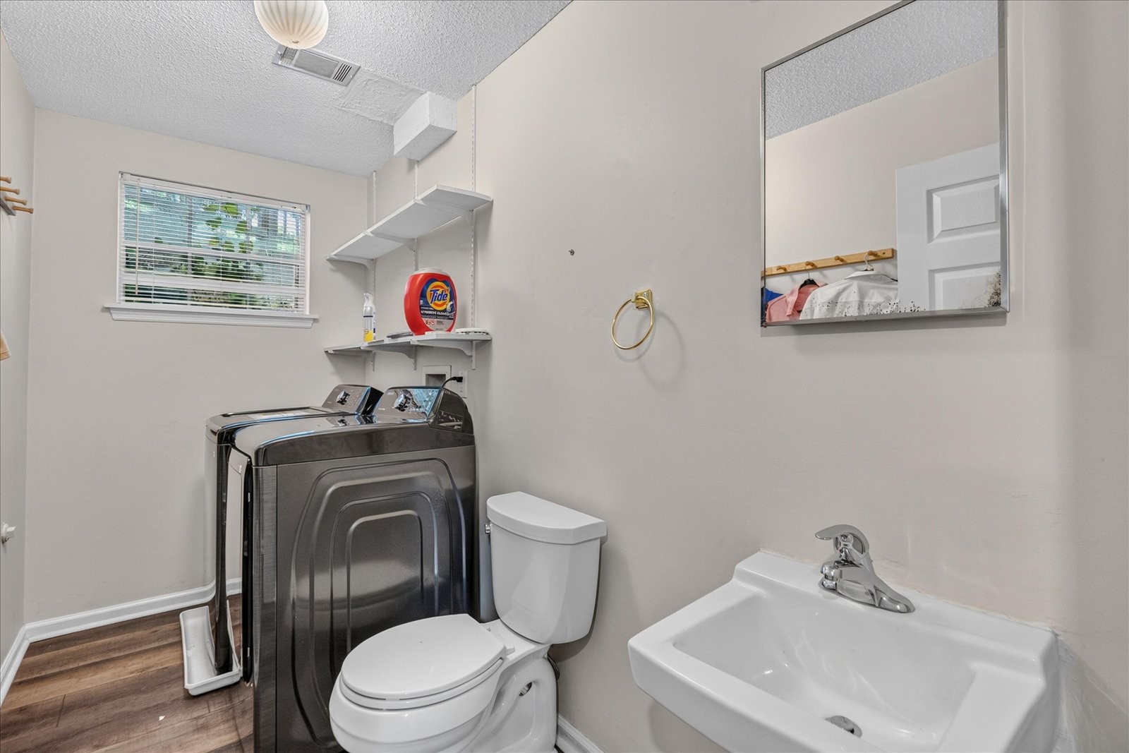 5911 Tyner Ln Property Photo 24