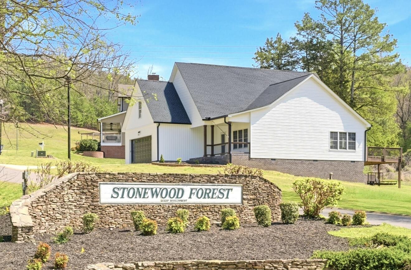 120 Stonewood Drive, Nw Property Photo 3