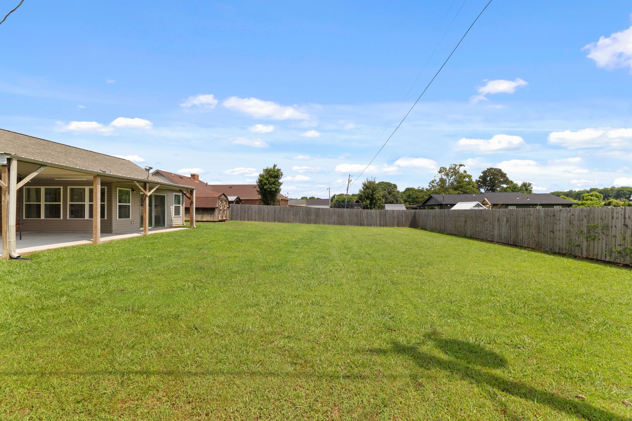 215 Oakview Cir Property Photo 2