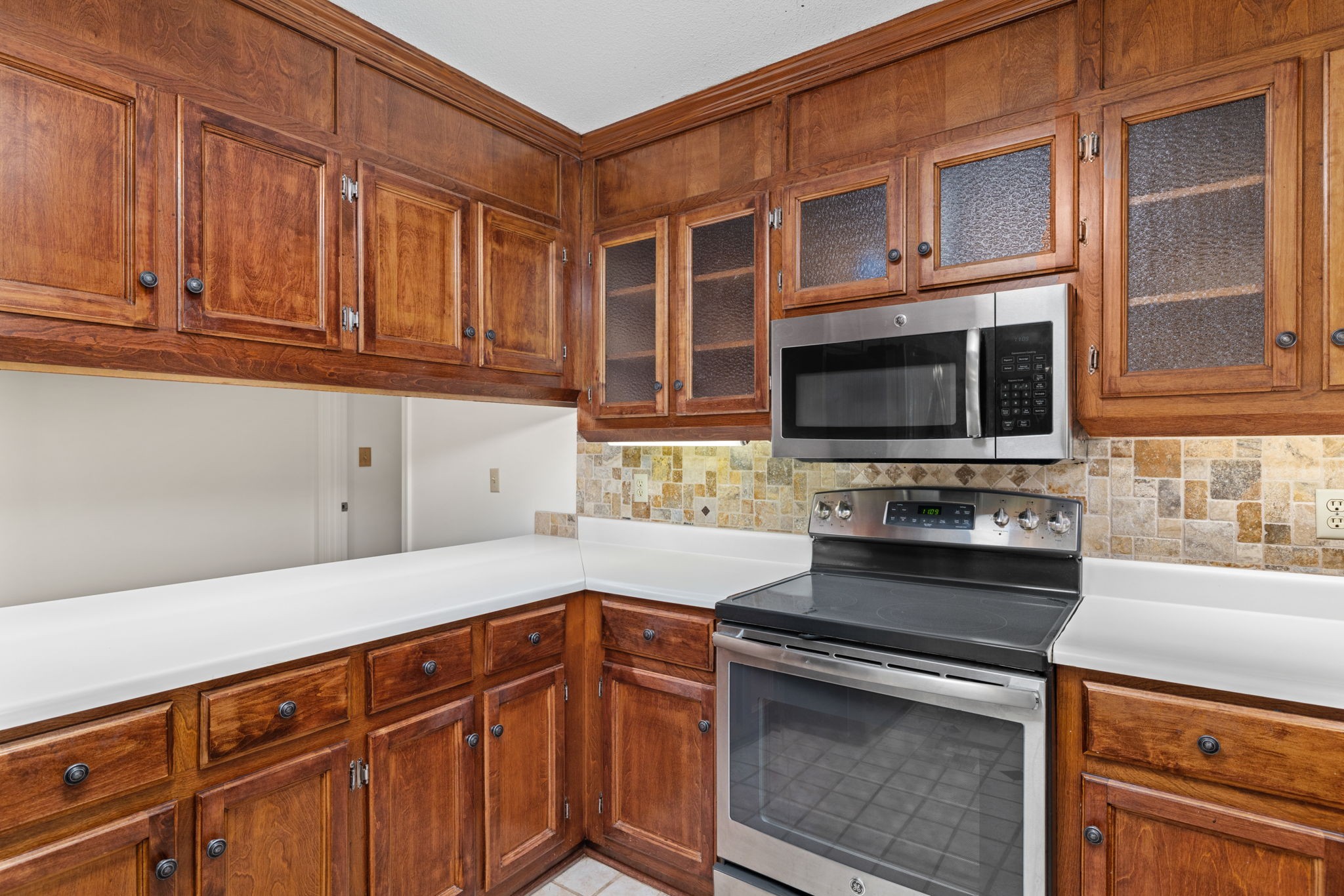 215 Oakview Cir Property Photo 5