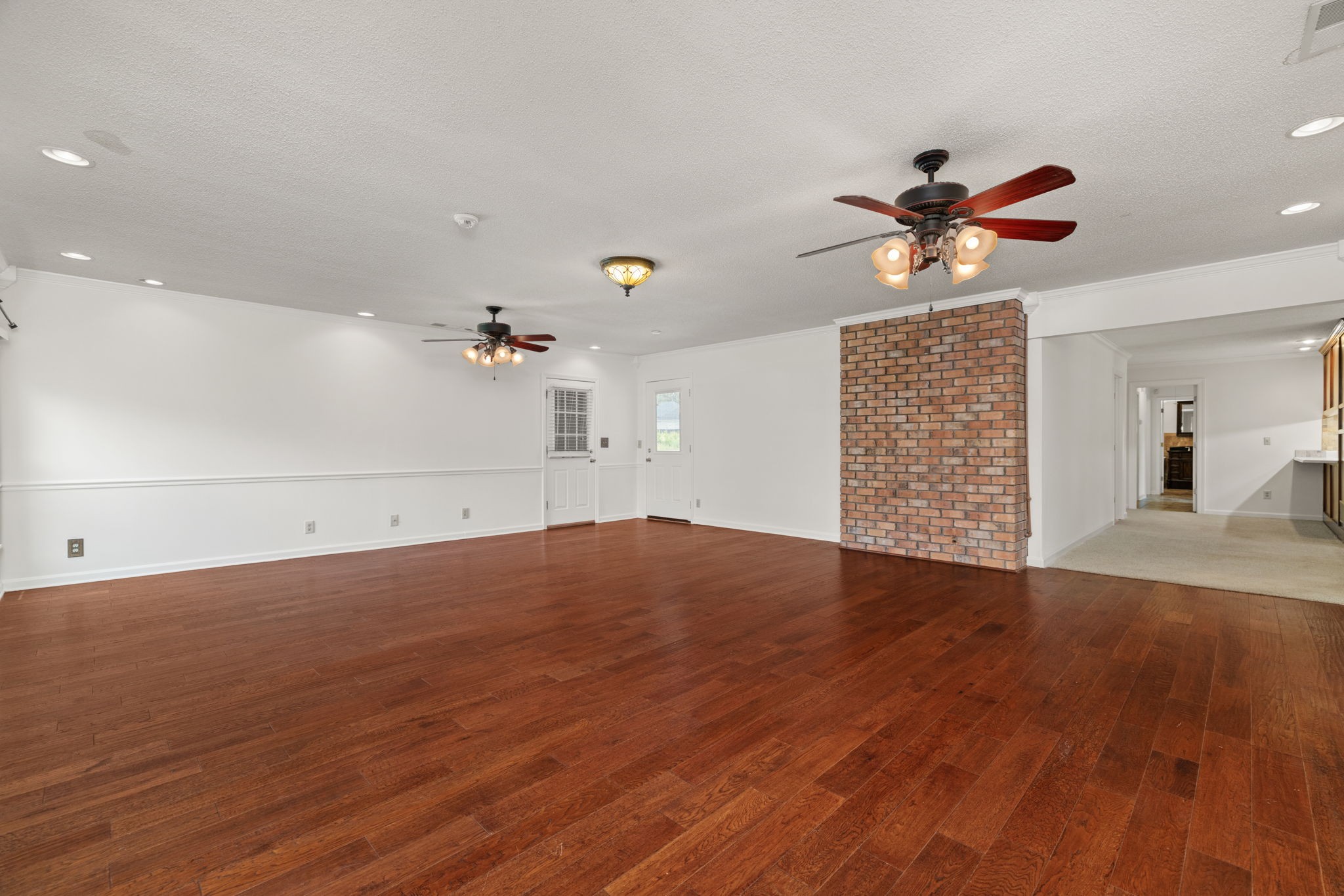 215 Oakview Cir Property Photo 10