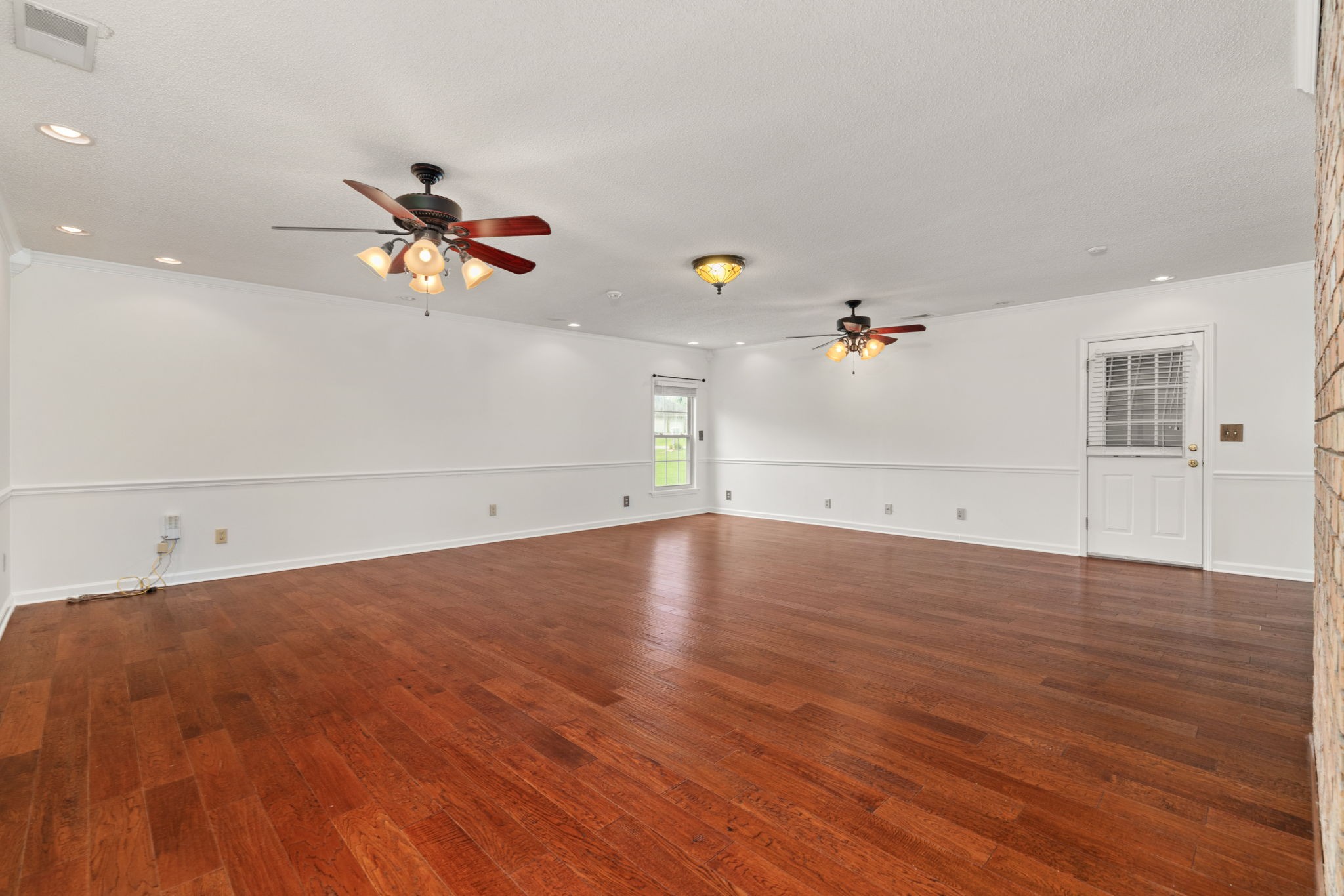 215 Oakview Cir Property Photo 11