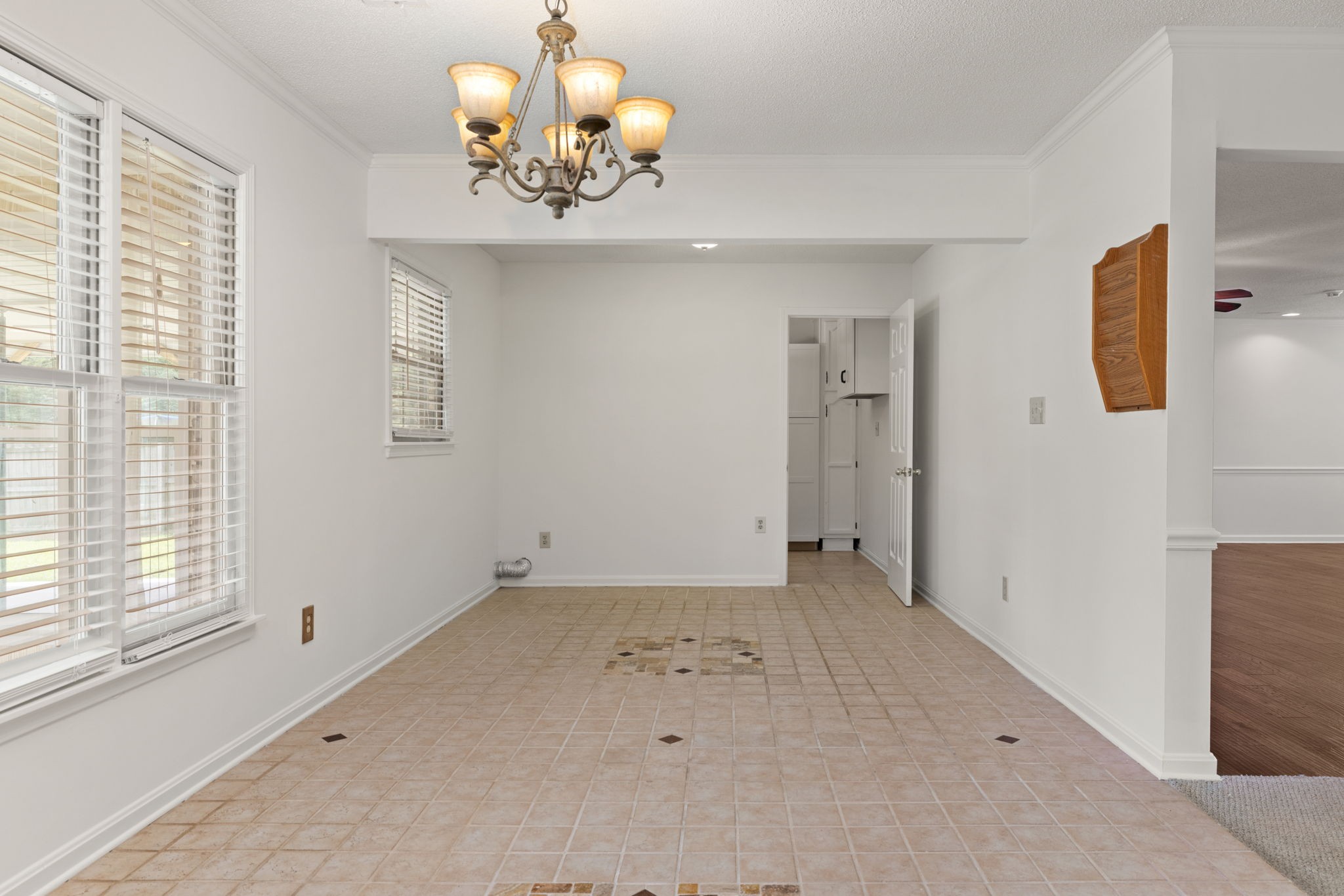 215 Oakview Cir Property Photo 13