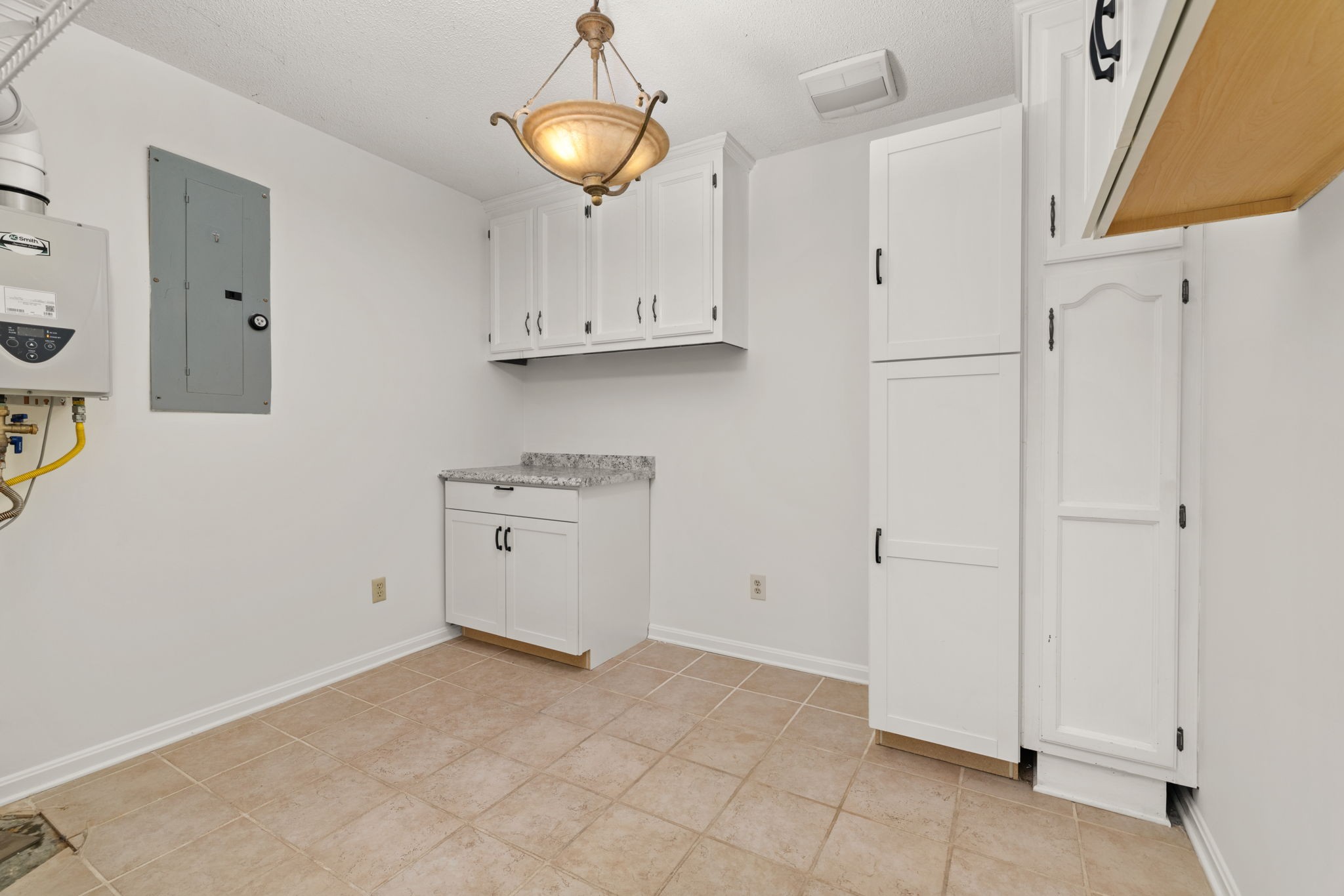215 Oakview Cir Property Photo 14