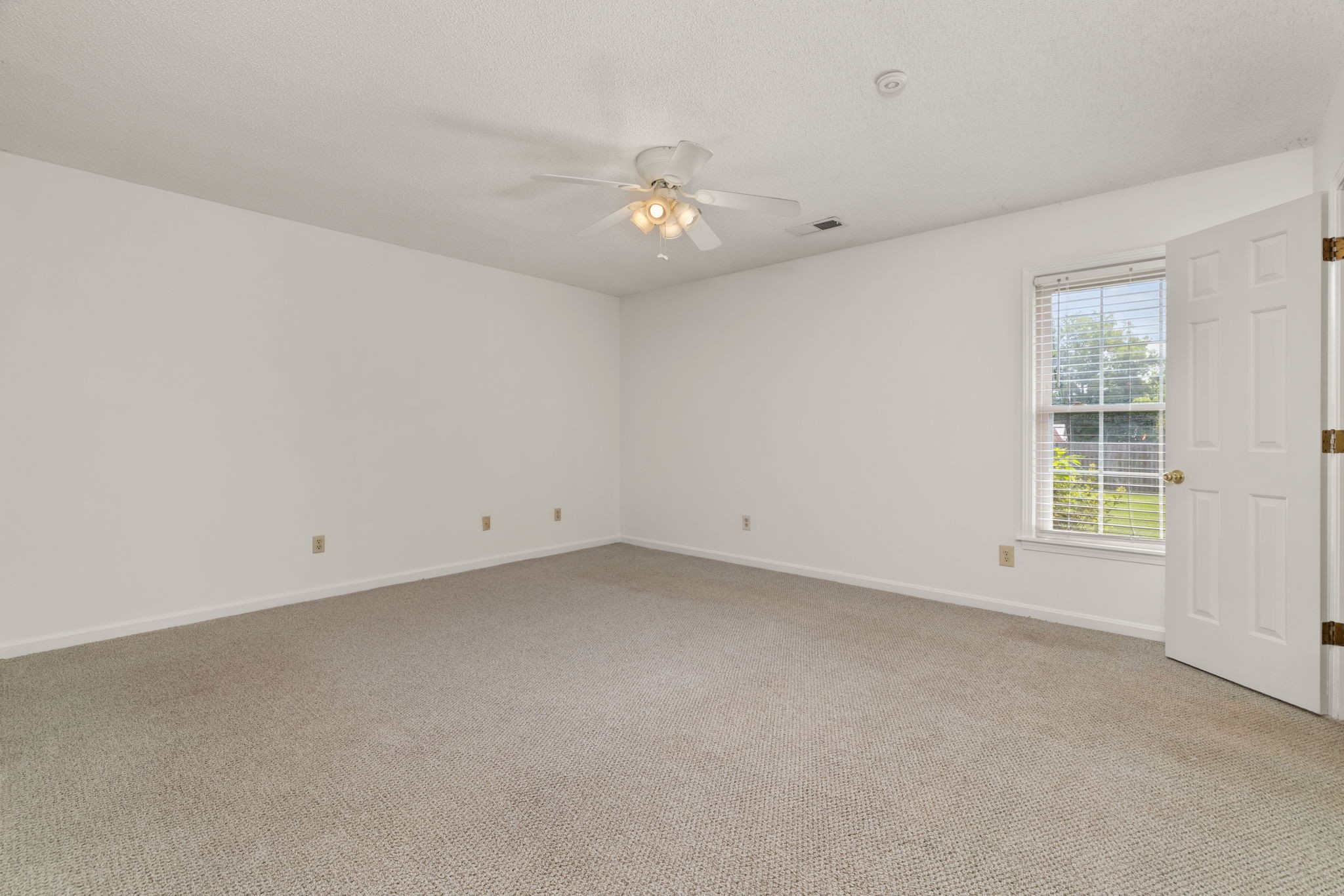 215 Oakview Cir Property Photo 20