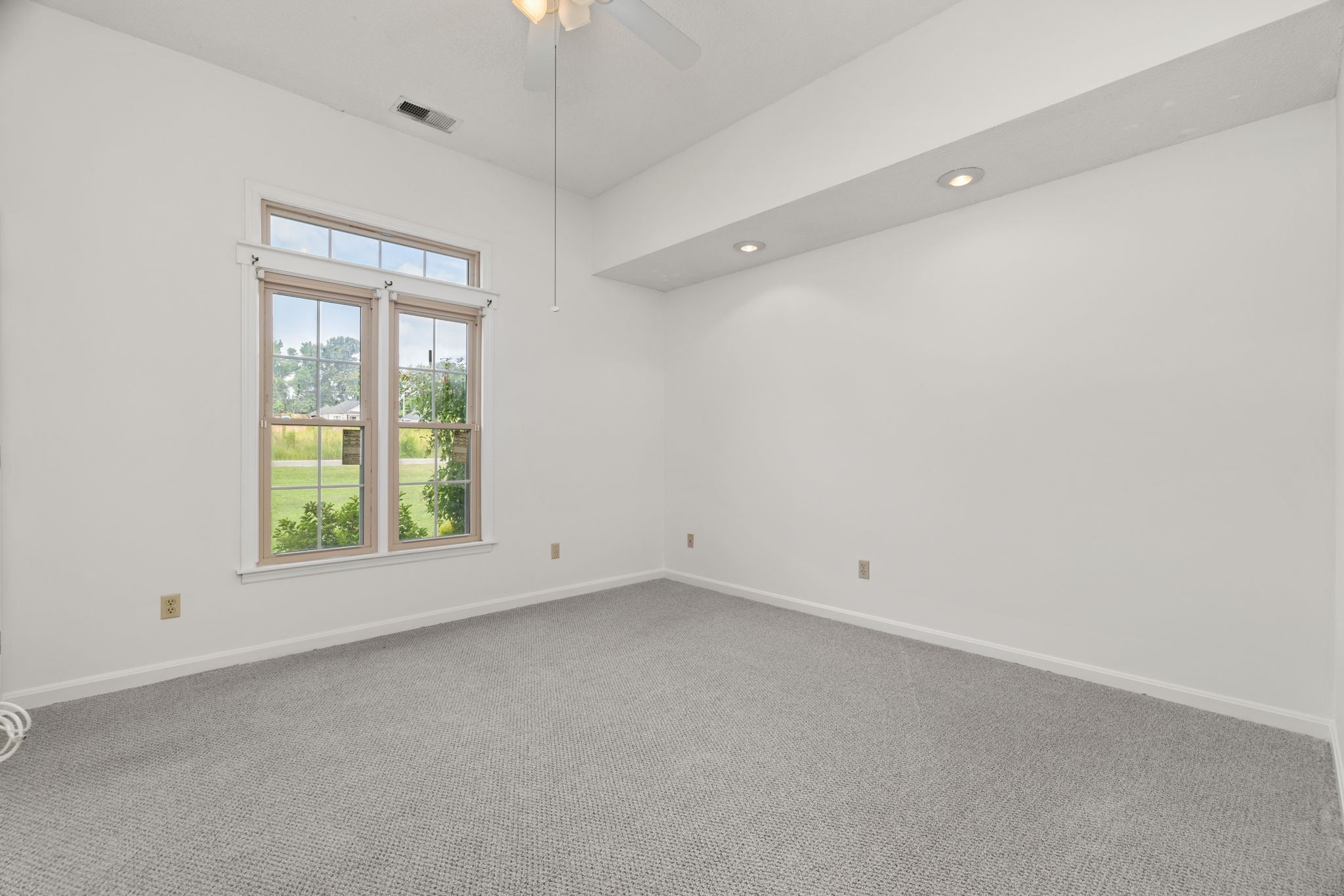 215 Oakview Cir Property Photo 26