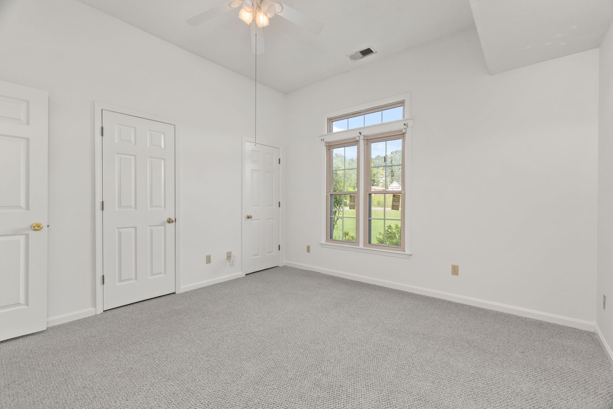 215 Oakview Cir Property Photo 27
