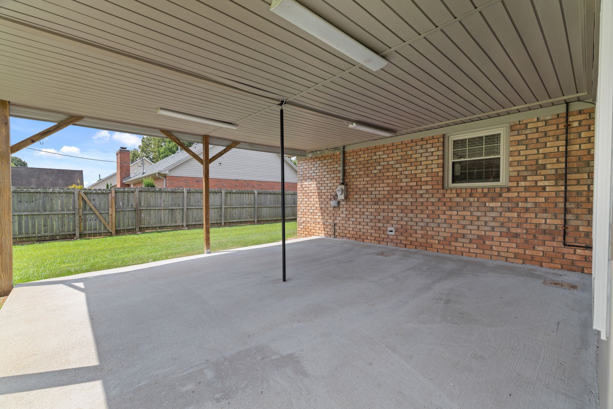 215 Oakview Cir Property Photo 32