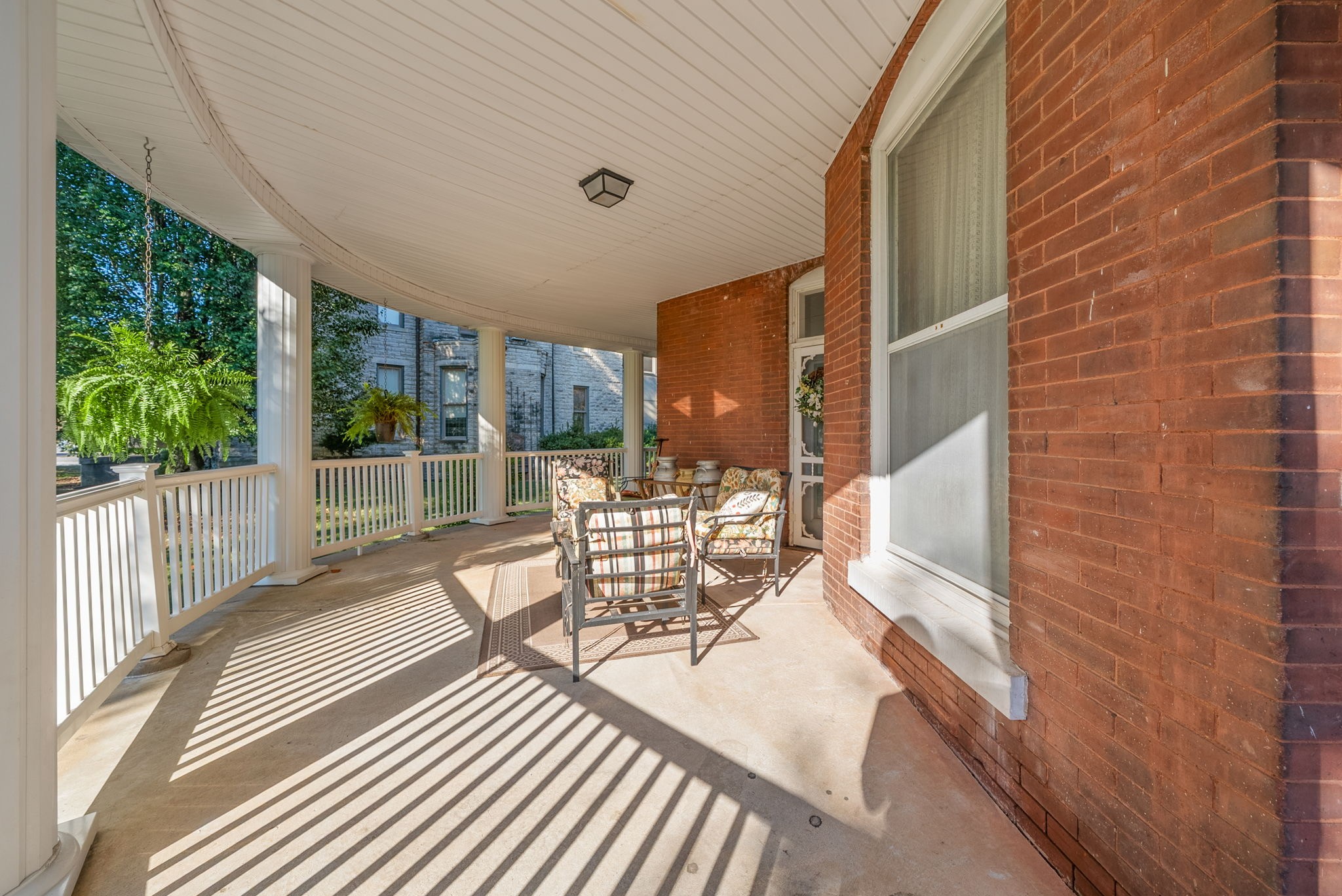 112 E Park St Property Photo 4