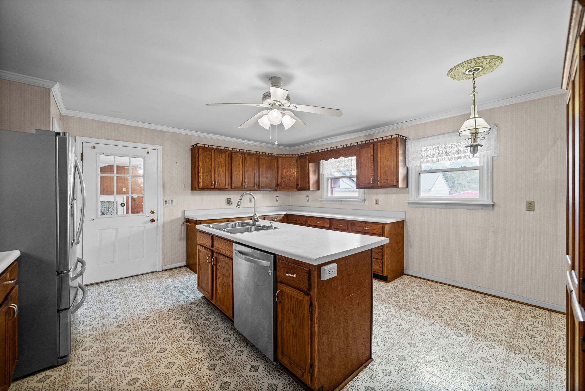 112 E Park St Property Photo 28