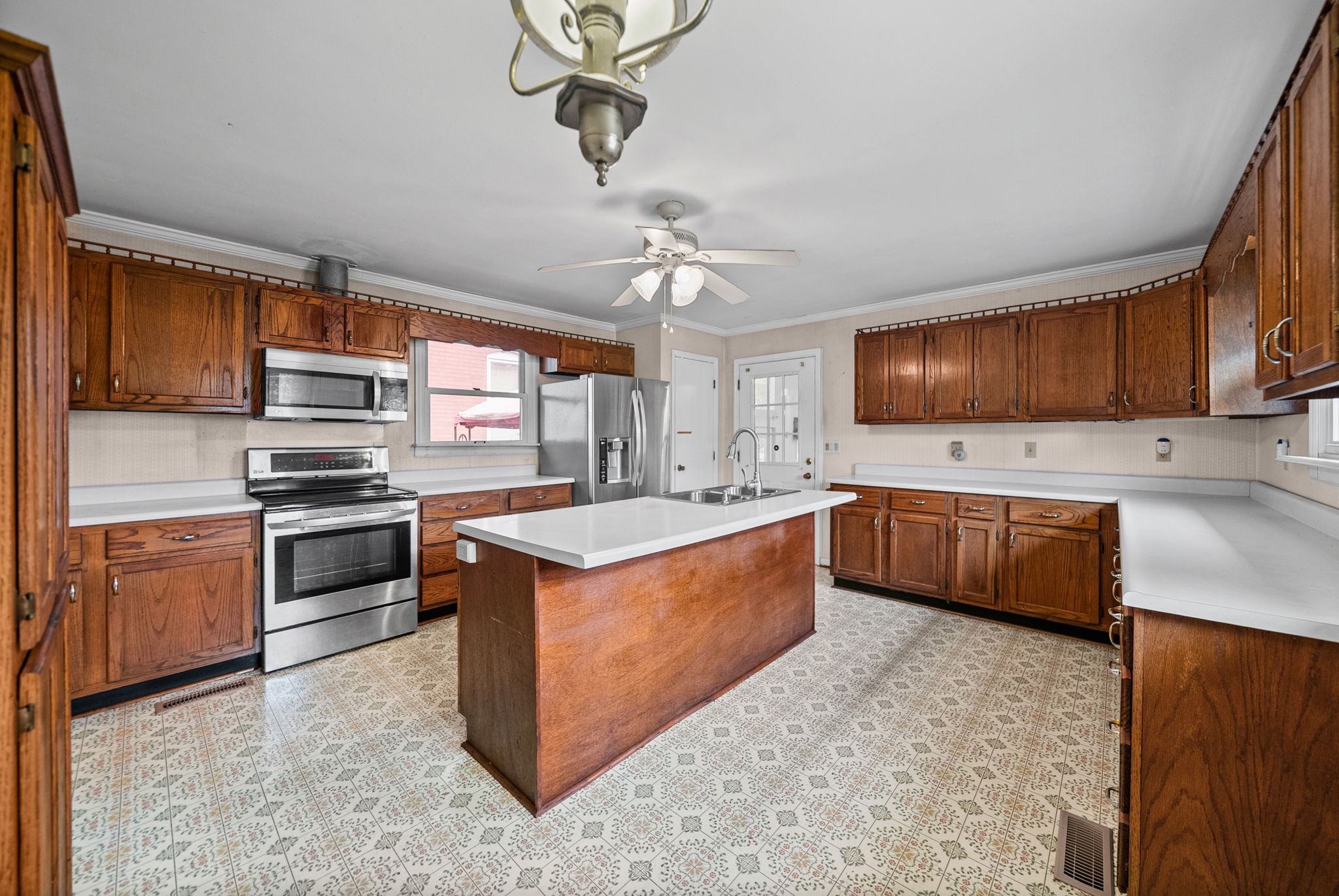 112 E Park St Property Photo 32