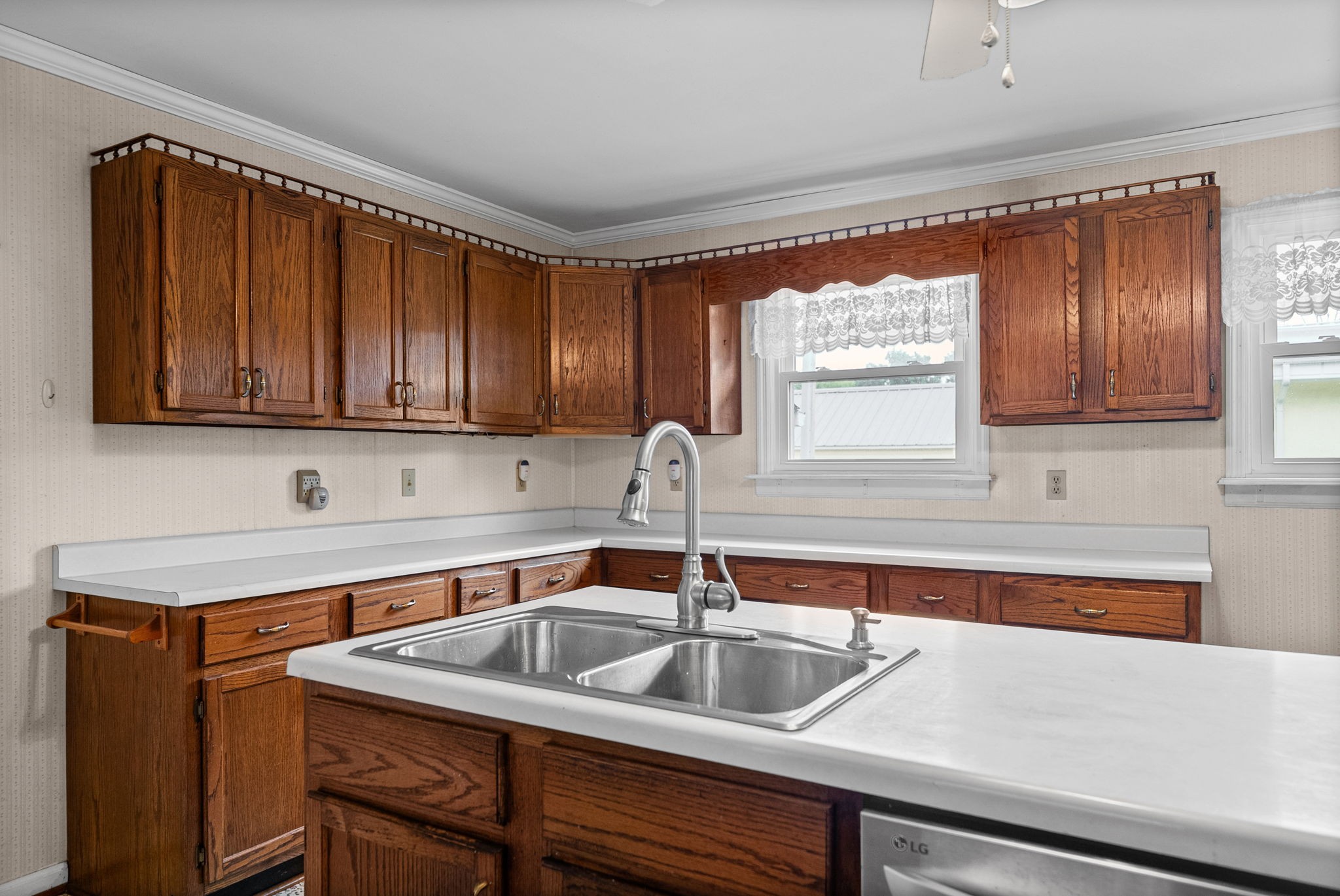 112 E Park St Property Photo 33