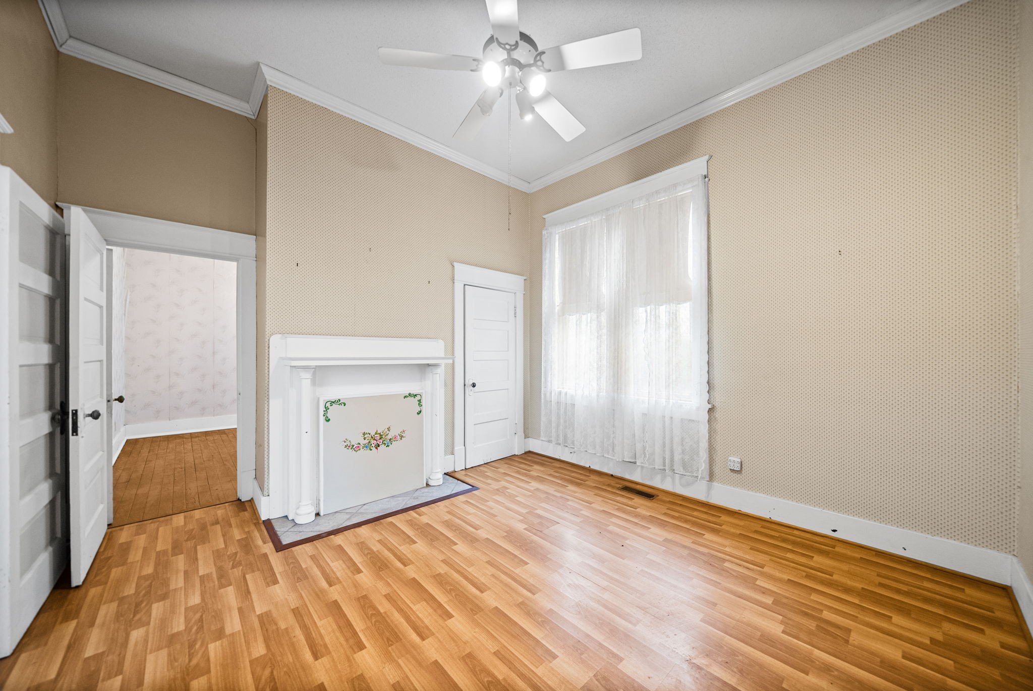 112 E Park St Property Photo 38
