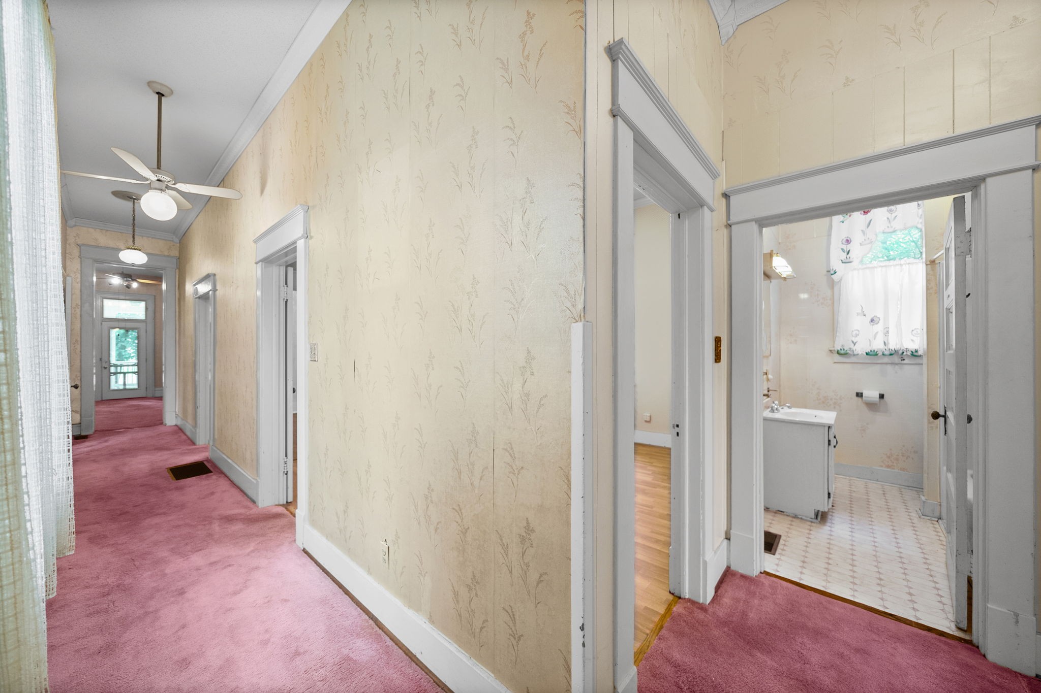 112 E Park St Property Photo 40