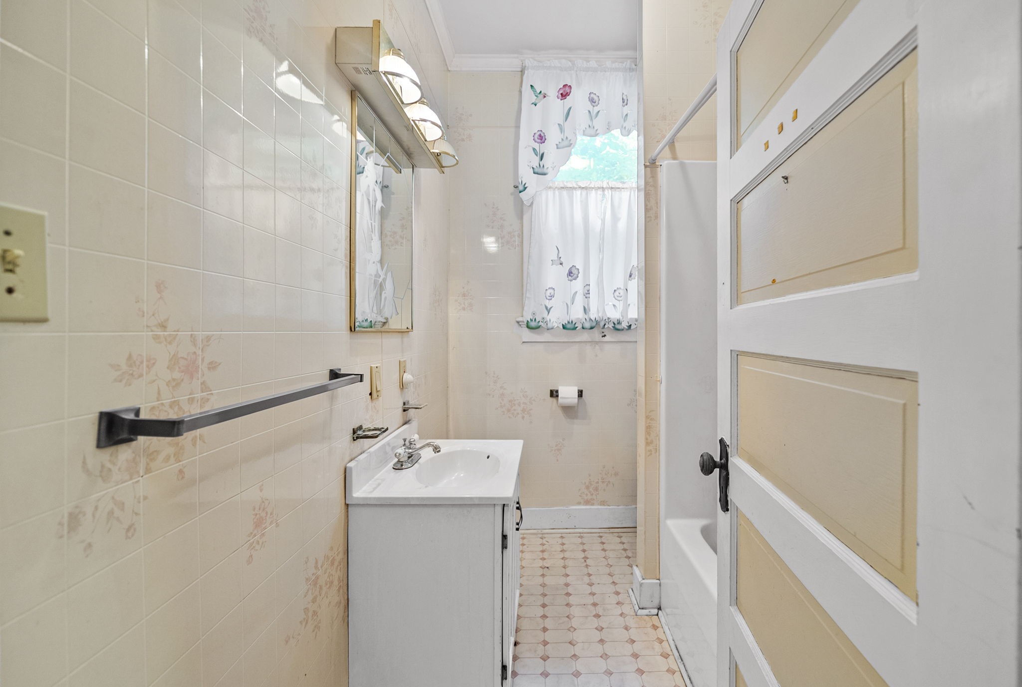 112 E Park St Property Photo 41