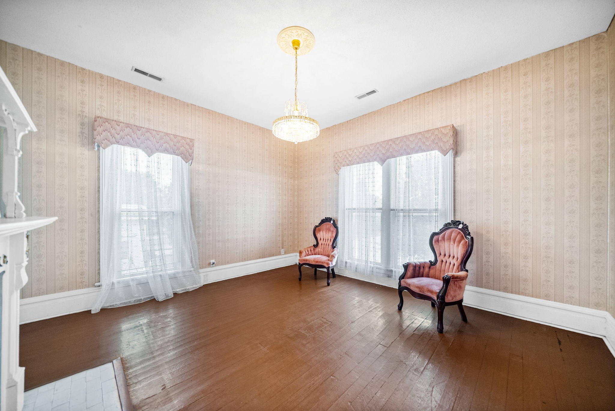 112 E Park St Property Photo 48