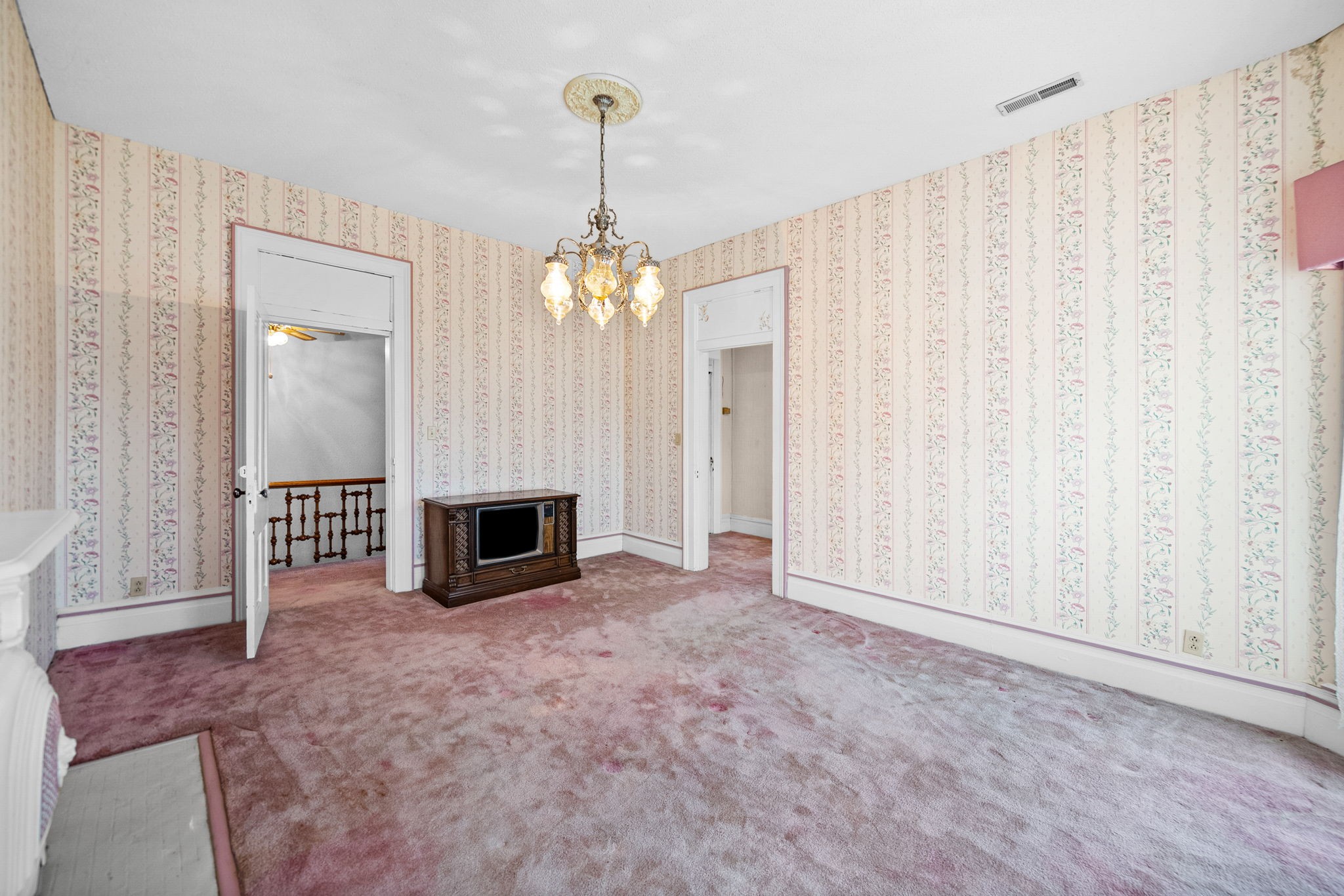 112 E Park St Property Photo 54