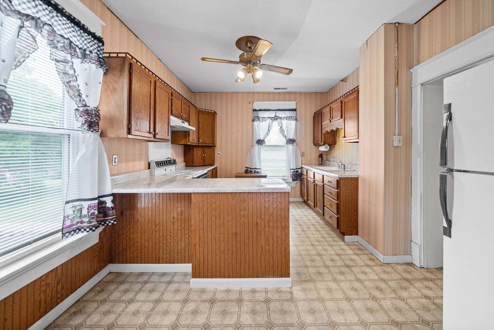 112 E Park St Property Photo 63