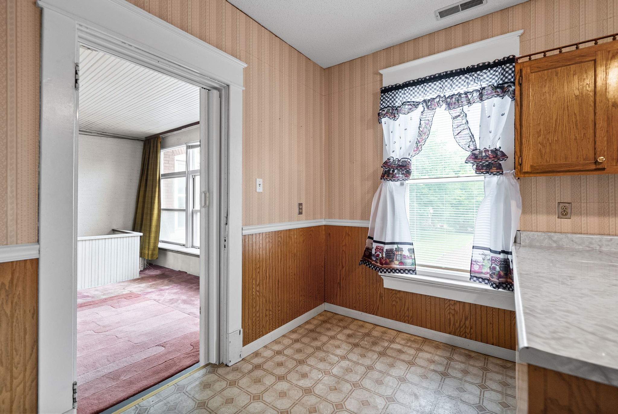 112 E Park St Property Photo 64