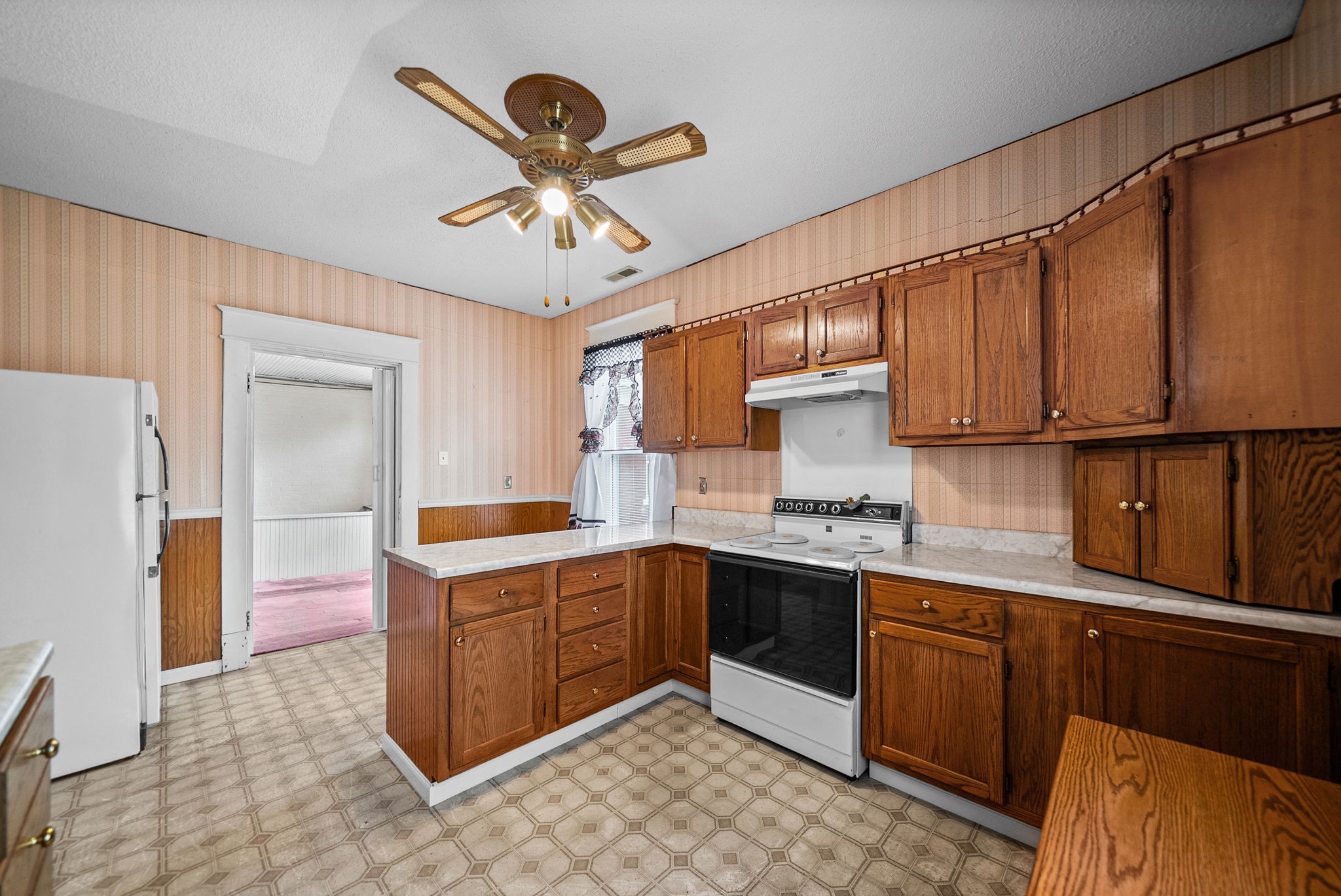 112 E Park St Property Photo 66