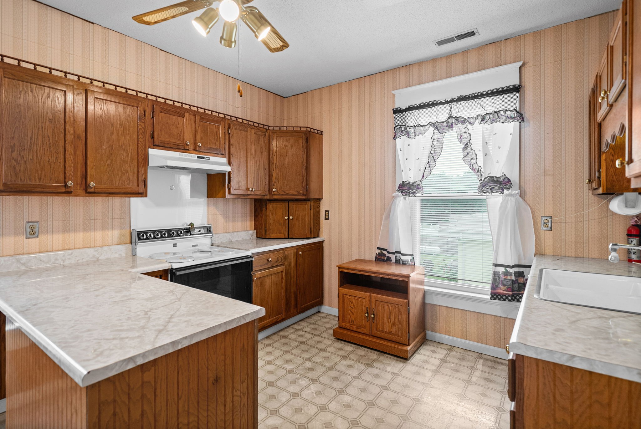 112 E Park St Property Photo 68
