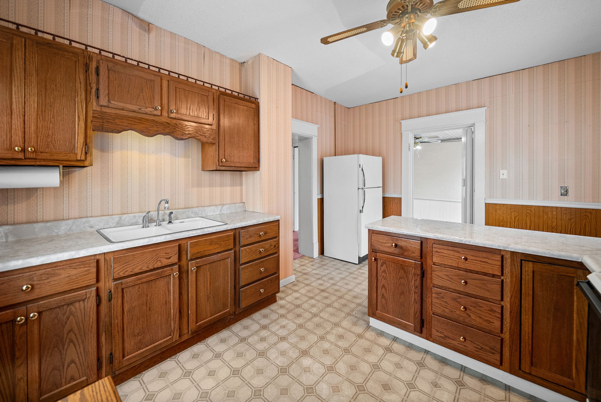 112 E Park St Property Photo 69