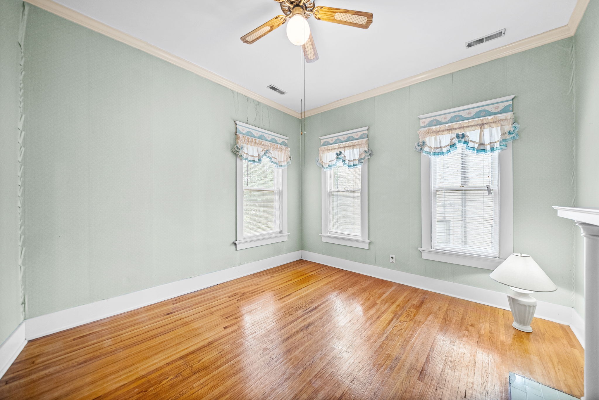 112 E Park St Property Photo 75