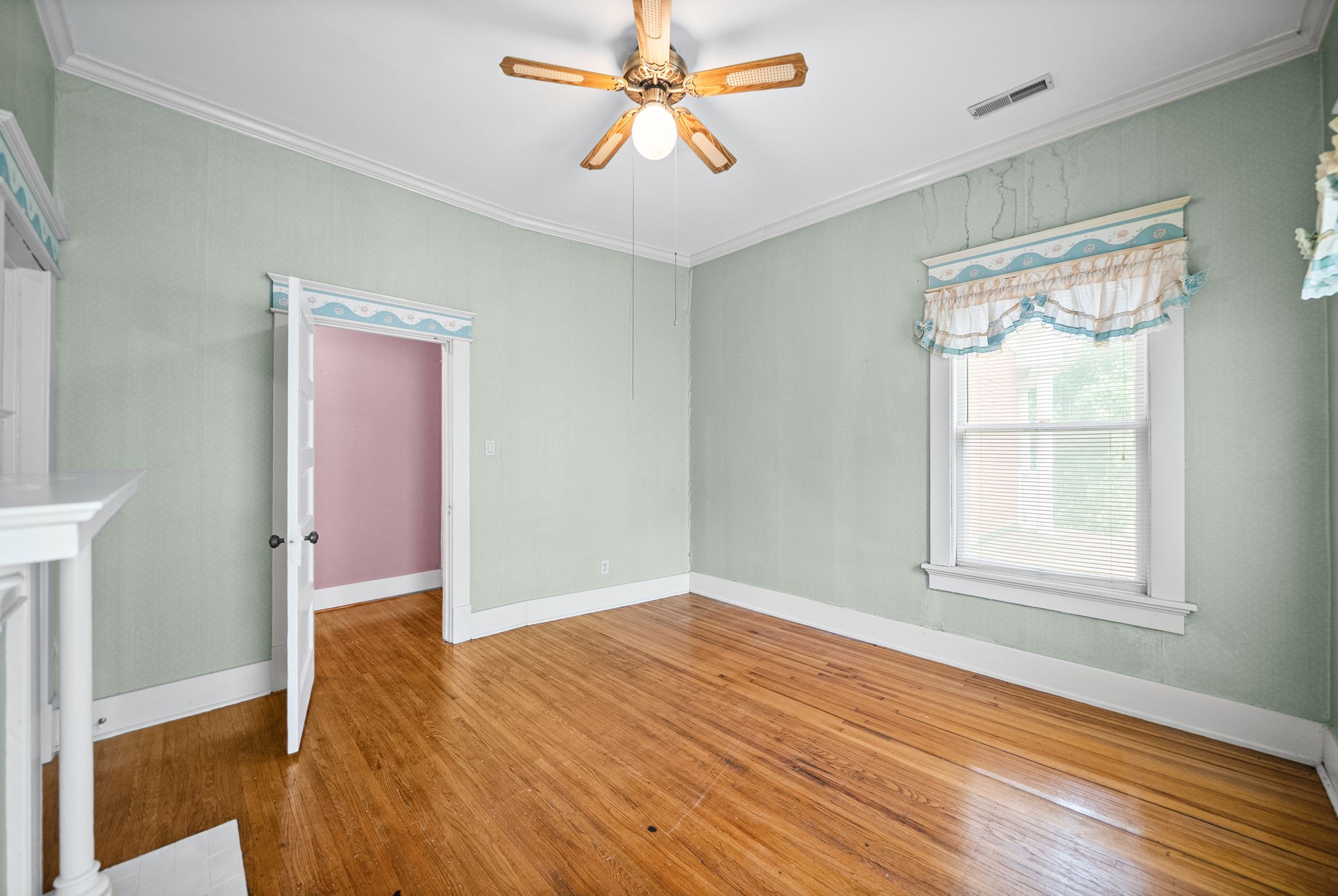 112 E Park St Property Photo 76