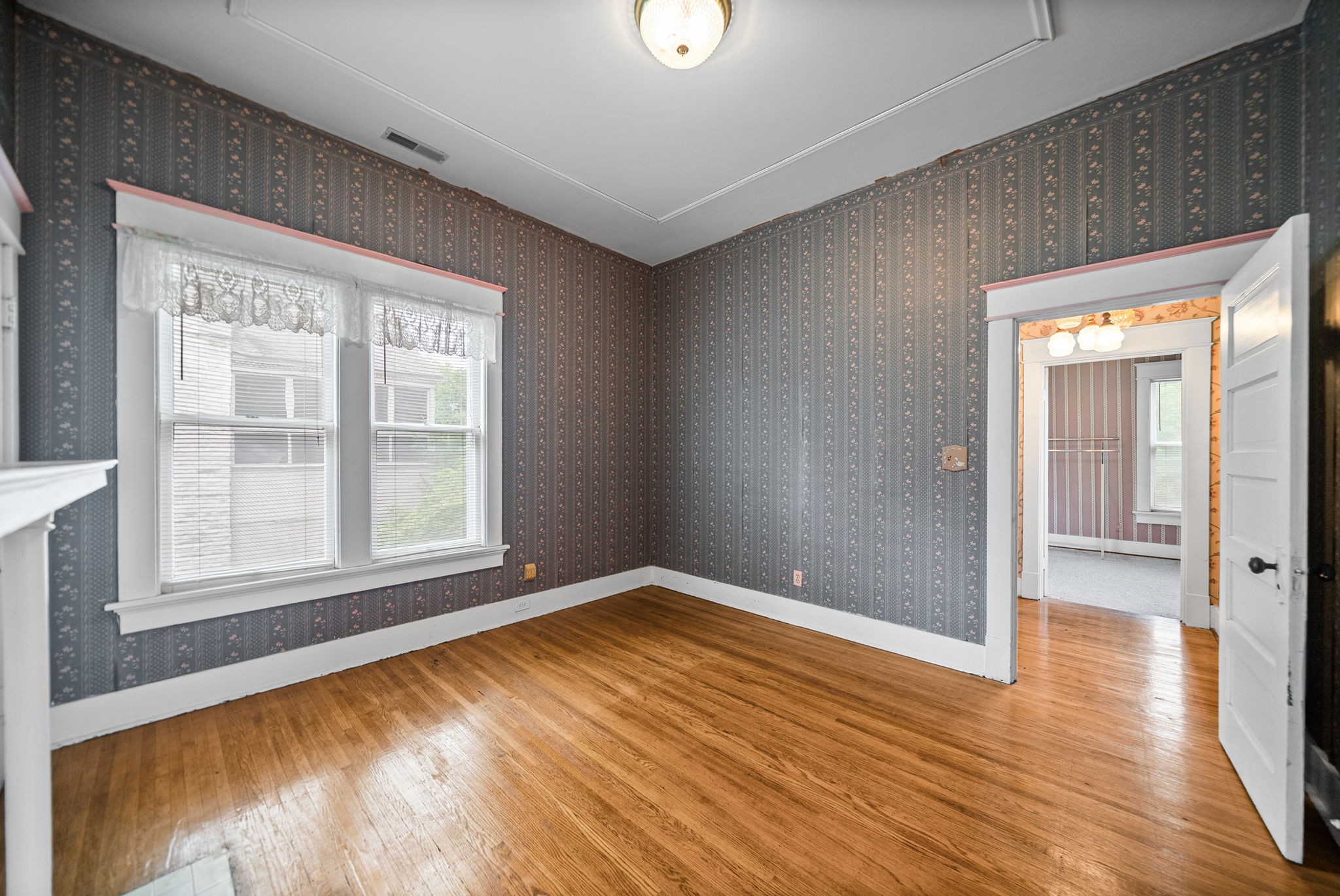 112 E Park St Property Photo 78